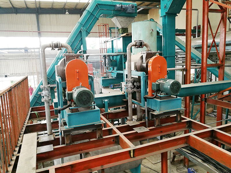 Special cleaning machine for three phase centrifuge
